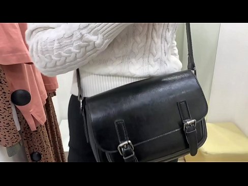 ❤️ فٹنگ روم میں ڈلڈو کے ساتھ نوجوان کتیا فیرل بیری کی عوامی مشت زنی ❤❌ مقعد فحش ️❤